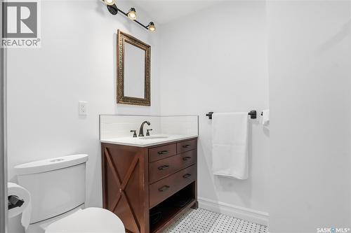 208 Saskatchewan Crescent W, Saskatoon, SK - Indoor Photo Showing Bathroom