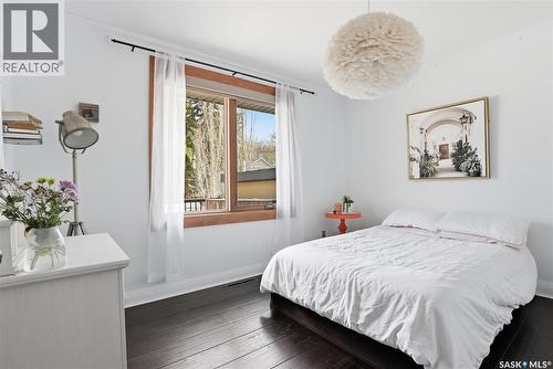 208 Saskatchewan Crescent W, Saskatoon, SK - Indoor Photo Showing Bedroom
