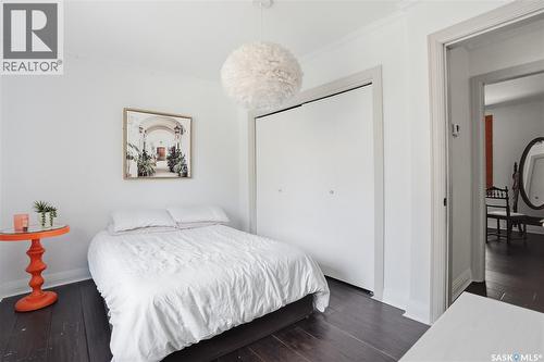 208 Saskatchewan Crescent W, Saskatoon, SK - Indoor Photo Showing Bedroom