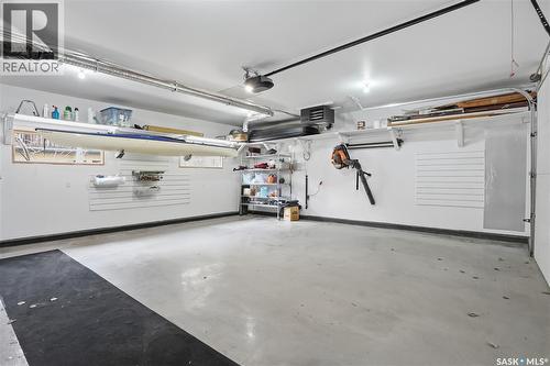 208 Saskatchewan Crescent W, Saskatoon, SK - Indoor Photo Showing Garage