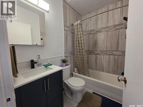 1116 Cumberland Avenue S, Saskatoon, SK - Indoor Photo Showing Bathroom