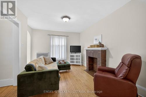 523 Mcleod Street, Ottawa, ON - Indoor Photo Showing Living Room