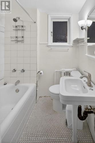 523 Mcleod Street, Ottawa, ON - Indoor Photo Showing Bathroom