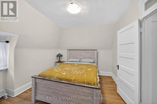 523 Mcleod Street, Ottawa, ON - Indoor Photo Showing Bedroom