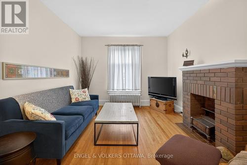 523 Mcleod Street, Ottawa, ON - Indoor Photo Showing Living Room