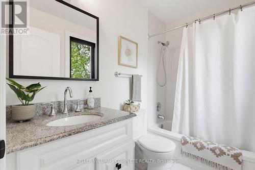 28 Undercliffe Avenue, Hamilton, ON - Indoor Photo Showing Bathroom
