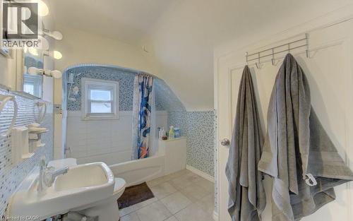 8 Marshall Street, Waterloo, ON - Indoor Photo Showing Bathroom