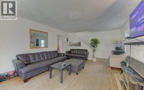 8 Marshall Street, Waterloo, ON - Indoor Photo Showing Living Room
