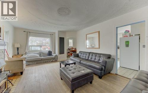 8 Marshall Street, Waterloo, ON - Indoor Photo Showing Living Room