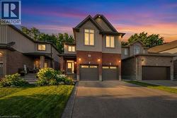 32 ARLINGTON Parkway Paris, ON N3L 0G2