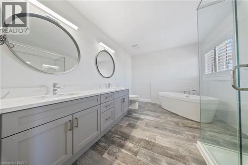 32 Arlington Parkway, Paris, ON - Indoor Photo Showing Bathroom