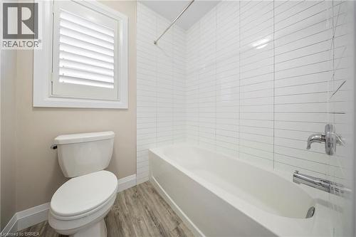 32 Arlington Parkway, Paris, ON - Indoor Photo Showing Bathroom