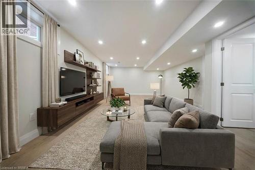 32 Arlington Parkway, Paris, ON - Indoor Photo Showing Living Room