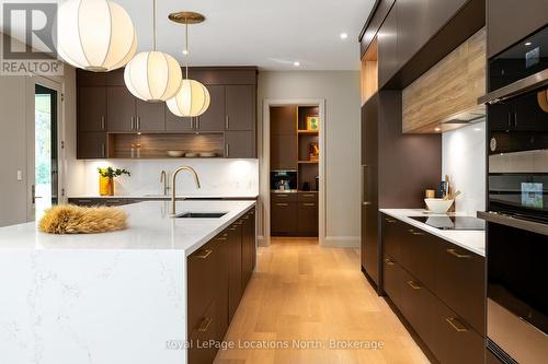 109 Pheasant Run, Blue Mountains, ON - Indoor Photo Showing Kitchen With Upgraded Kitchen