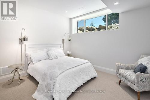 109 Pheasant Run, Blue Mountains, ON - Indoor Photo Showing Bedroom