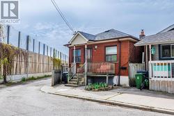 69 NICKLE STREET Toronto, ON M6M 2H7