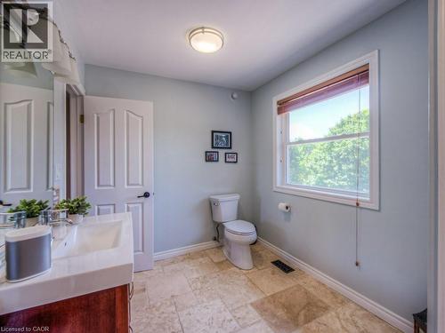 8466 Sideroad 30, Rockwood, ON - Indoor Photo Showing Bathroom