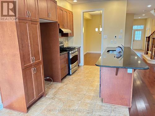 449 Foxhall Way, Ottawa, ON - Indoor Photo Showing Kitchen