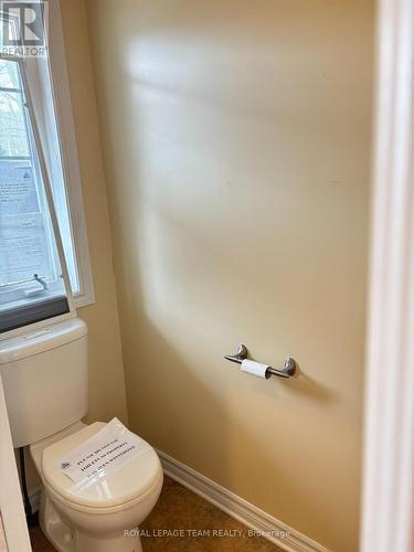 449 Foxhall Way, Ottawa, ON - Indoor Photo Showing Bathroom