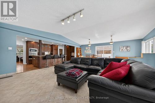 1182 Greyrock Crescent, Ottawa, ON - Indoor Photo Showing Living Room