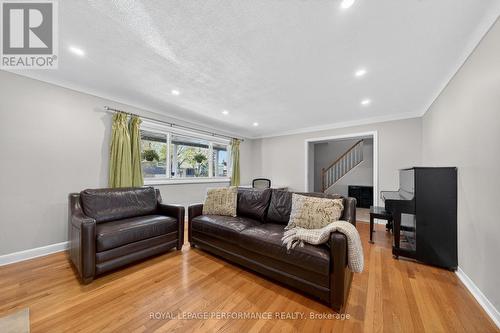 1182 Greyrock Crescent, Ottawa, ON - Indoor Photo Showing Living Room