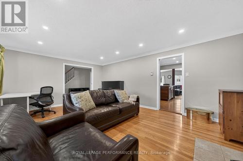 1182 Greyrock Crescent, Ottawa, ON - Indoor Photo Showing Living Room