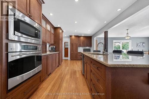 1182 Greyrock Crescent, Ottawa, ON - Indoor Photo Showing Kitchen With Upgraded Kitchen