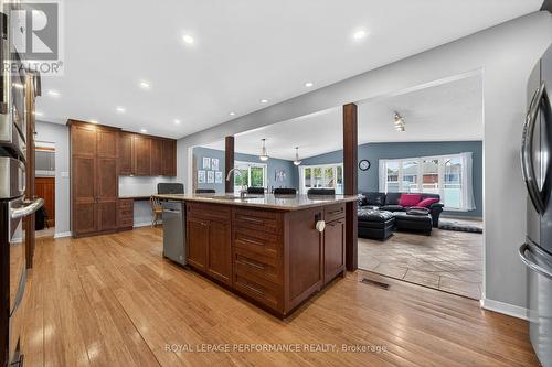 1182 Greyrock Crescent, Ottawa, ON - Indoor Photo Showing Kitchen With Stainless Steel Kitchen