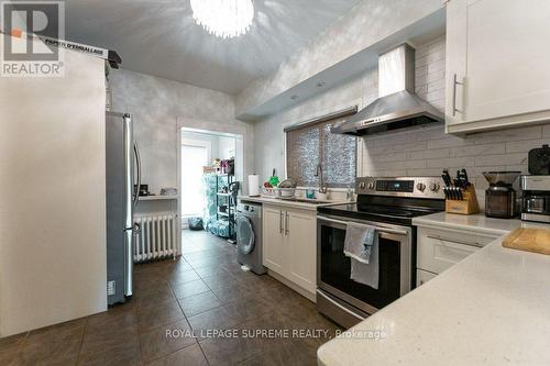 115 Balsam Avenue S, Hamilton, ON - Indoor Photo Showing Kitchen