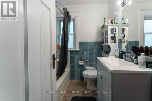 115 Balsam Avenue S, Hamilton, ON - Indoor Photo Showing Bathroom