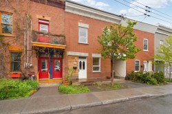 5225Z  - 5227Z Av. Casgrain Montréal (Le Plateau-Mont-Royal), QC H2T 1X1
