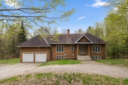 476 Ch. du Chêne-Rouge  Val-Des-Monts, QC J8N 6G1