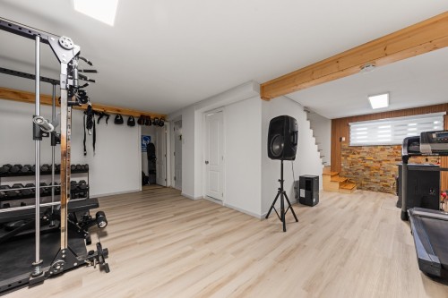 Salle familiale - 14174 Rue Robert, Mirabel, QC - Indoor