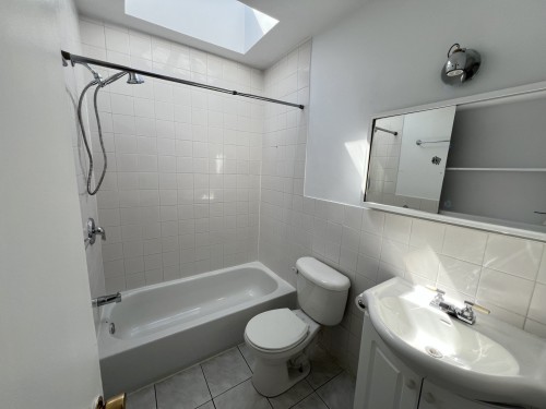 Salle de bains - 993 Rue Melville, Laval (Chomedey), QC - Indoor Photo Showing Bathroom