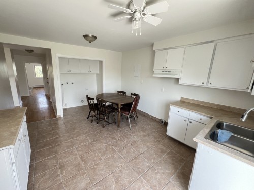 Cuisinette - 993 Rue Melville, Laval (Chomedey), QC - Indoor Photo Showing Kitchen With Double Sink