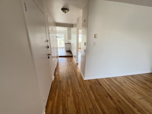Hall d'entrée/Vestibule - 993 Rue Melville, Laval (Chomedey), QC - Indoor Photo Showing Other Room