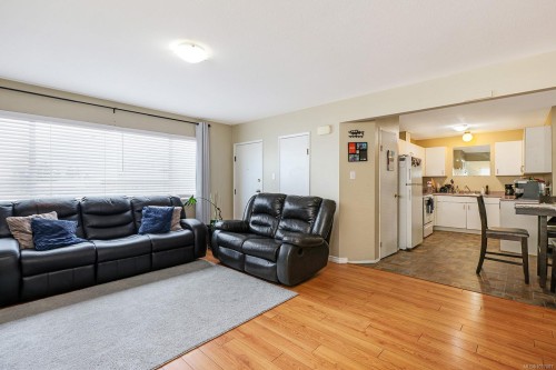 501 7Th Ave, Campbell River, BC - Indoor Photo Showing Living Room