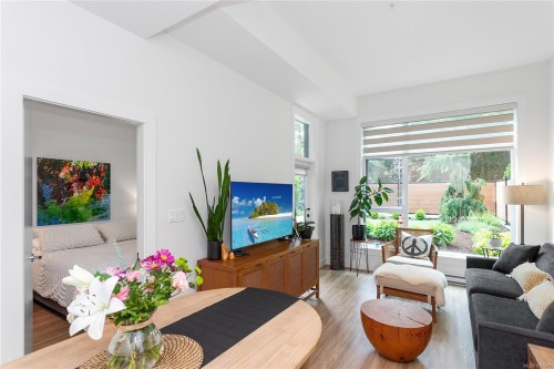 #112-6320 Sentinal Dr, Nanaimo, BC - Indoor Photo Showing Living Room