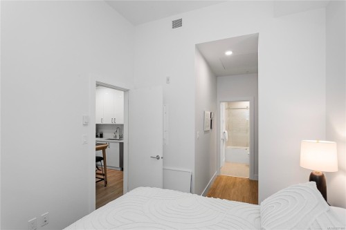 #112-6320 Sentinal Dr, Nanaimo, BC - Indoor Photo Showing Bedroom