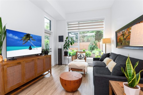 #112-6320 Sentinal Dr, Nanaimo, BC - Indoor Photo Showing Living Room