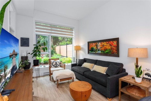 #112-6320 Sentinal Dr, Nanaimo, BC - Indoor Photo Showing Living Room