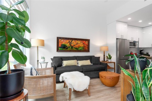 #112-6320 Sentinal Dr, Nanaimo, BC - Indoor Photo Showing Living Room