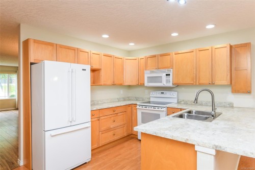 2261 Murrelet Dr, Comox, BC 