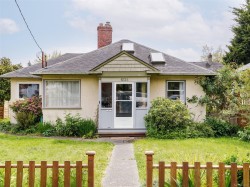 1731 Denman St Victoria, BC V8R 1Y3