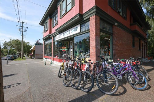 390 Moss St, Victoria, BC 