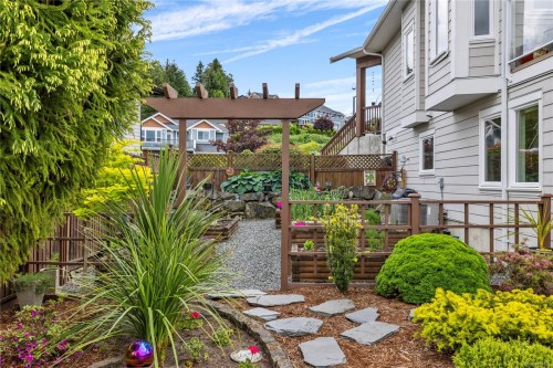 605 Stevens Pl, Ladysmith, BC 