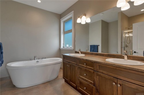 885 Timberline Dr, Campbell River, BC 