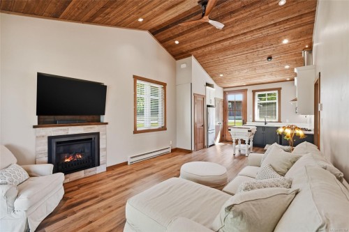 859 Andreef Rd, Qualicum Beach, BC 