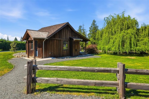 859 Andreef Rd, Qualicum Beach, BC 