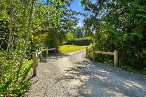 859 Andreef Rd, Qualicum Beach, BC 